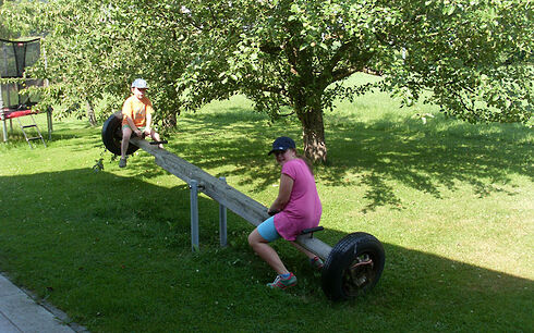 Pflaumermühle Spielplatz mit Wippe Wippe auf dem Spielplatz Pflaumermühle